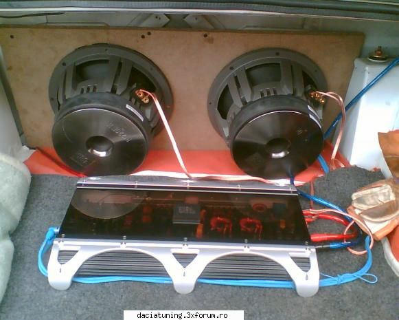 dacia sound subwoofer & amplif.